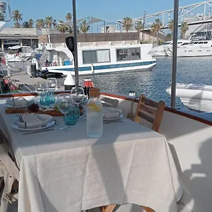 Yacht Y Fiestas Hotel en barco Sant Adrià de Besòs